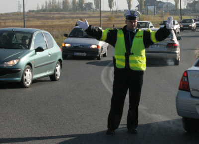 policjant_podbucki_cmentarz.jpg
